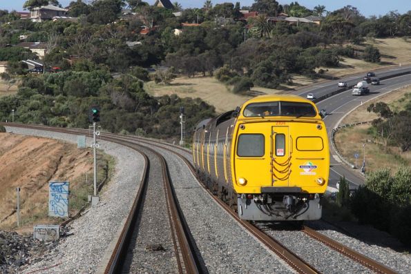 Passing Jumbo 2104 in the hills between Hallett Cove and Lonsdale