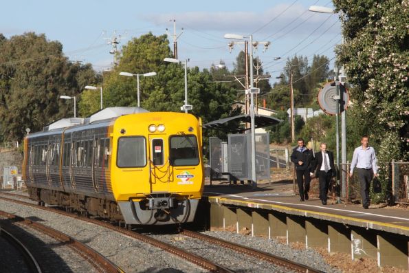 Afternoon peak, a few commuters depart Comeng 3137 at Marino Rocks station