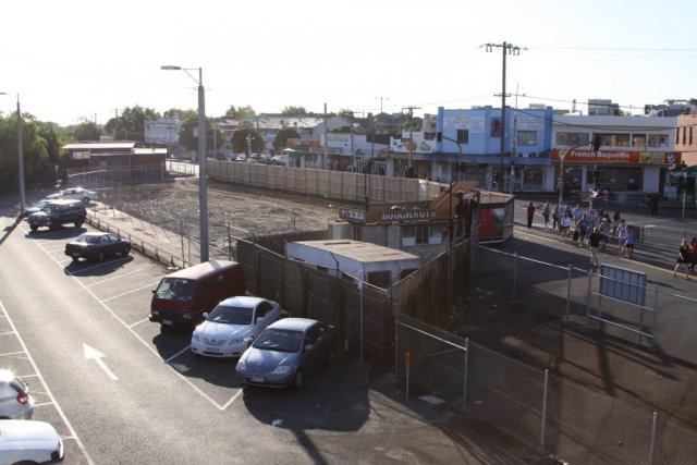 Shops to the west of Footscray station demolished, only the doughnut caravan left