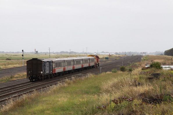 Power van trails a VLH set at Manor Junction