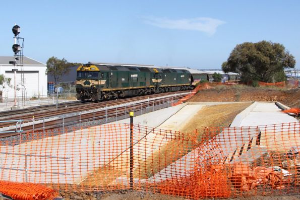 Still going slow, G528 and G539 roll through the gauge splitter at North Geelong C