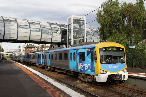 Siemens 724M stops for passengers at Footscray station on a down Sydenham service