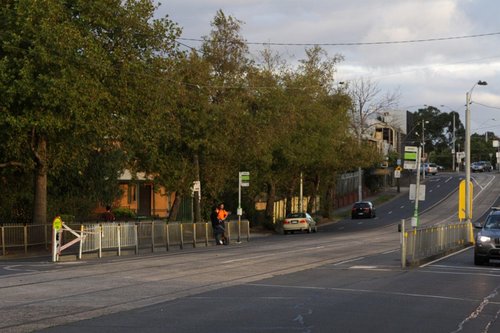 Overview of stop 30 on route 57: only one fence panel missing this time!