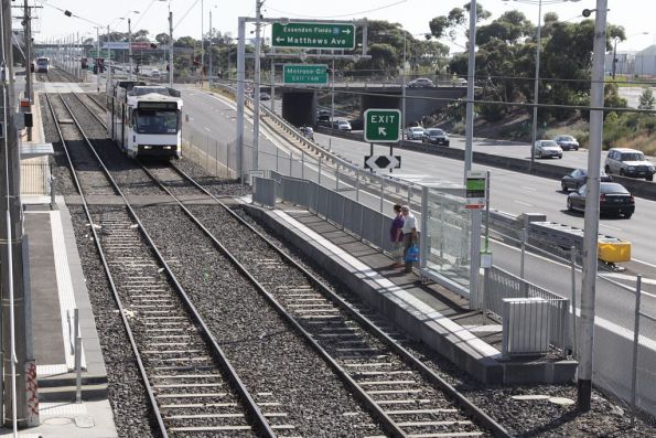 B2.2088 arrives into a platform stop between the Tullamarine Freeway and Matthews Road in Airport West