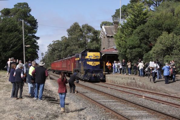 The sun is out, the train about to depart Lal Lal