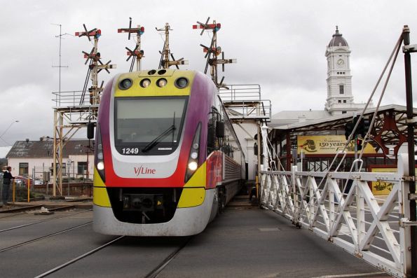 VLocity 3VL49 departs Ballarat on the down