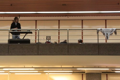 Why is there a keyboardist on the upper level concourse of Flagstaff Station?