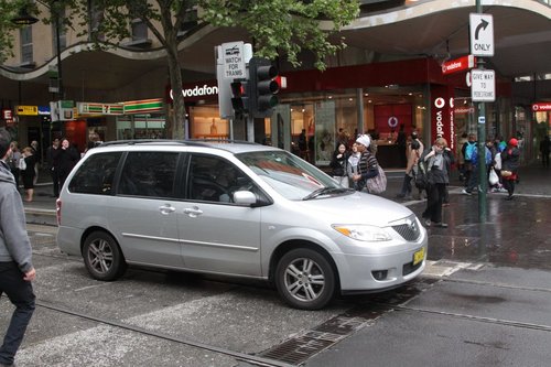 Dingbat from north of the border tries to turn from Bourke into Swanston Street 