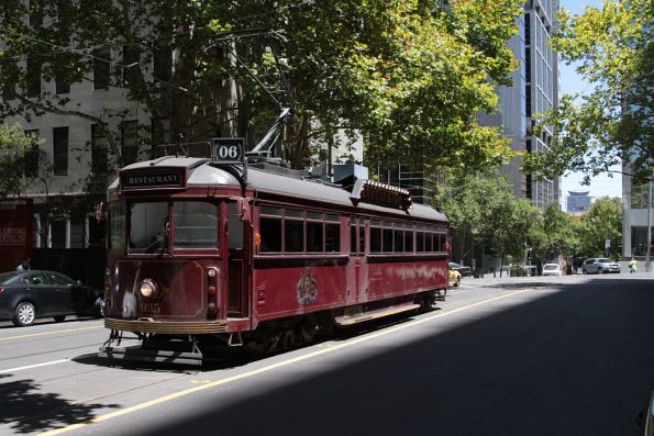 SW6.935 / #6 heads east on Flinders Lane