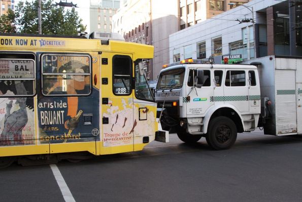 Recovery truck R10 pushes tram A2.288