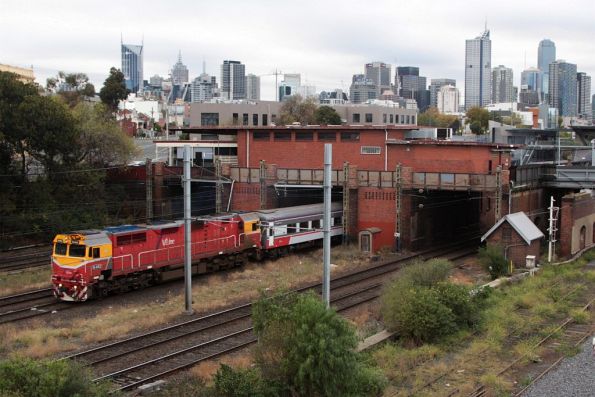 N462 departs North Melbourne on the down