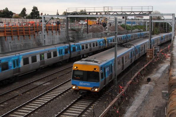 Up and down trains pass RRL construction works in the cutting east of Footscray station