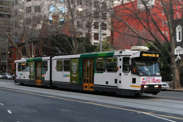 B1.2002 westbound on route 86 along Bourke Street at Spencer