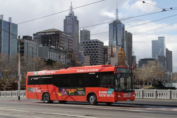 Melbourne Free Visitor Shuttle  bus 1059AO crosses Queens Bridge