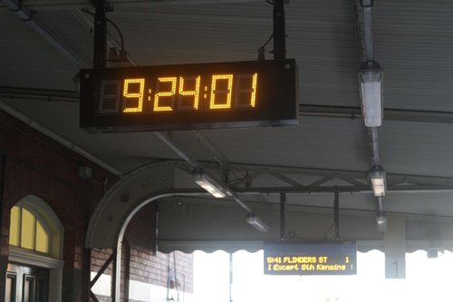 Faulty clock at Footscray station