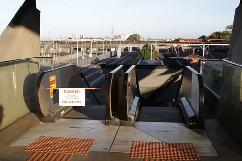 Escalator to North Melbourne platform 6 broken yet again