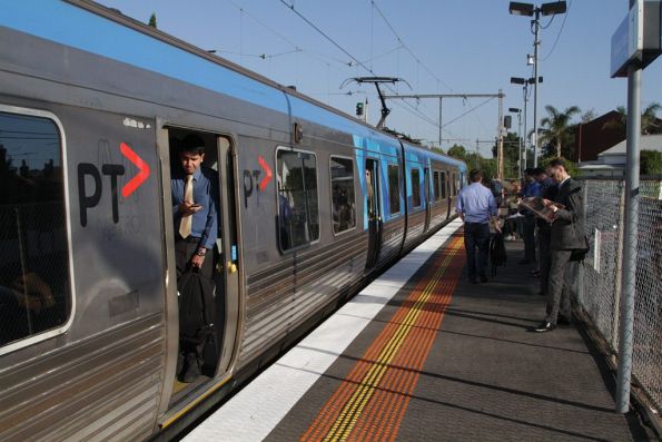 Passengers left behind due to the 'summer timetable' that lasted two weeks into the normal work year