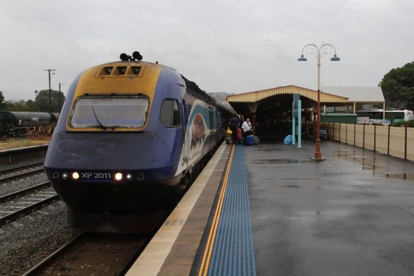 Northbound XPT stops at Cootamundra