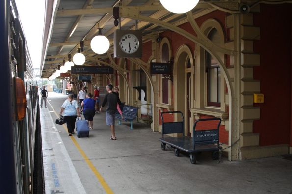 Passengers leave and join the Sydney-bound XPT at Goulburn