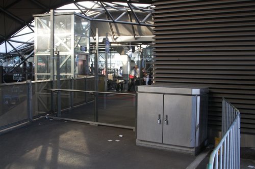 Glass barrier between the suburban and country paid areas still in place at Southern Cross Station