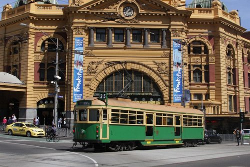 W8.959 westbound outside Flinders Street Station