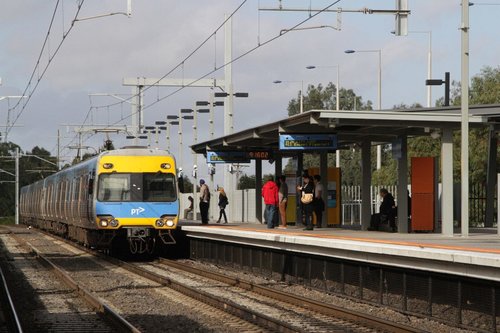 Alstom Comeng arrives into platform 2 at Craigieburn with a terminating service