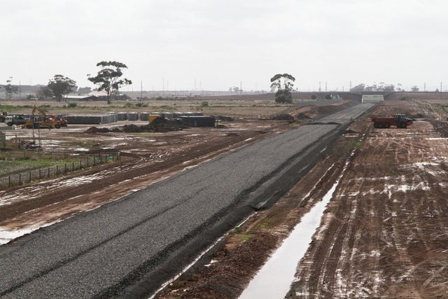 RRL tracks head north towards the city at Dohertys Road