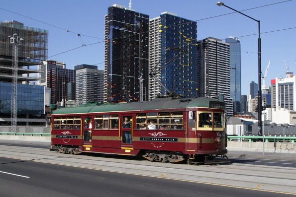 W6.983 westbound on the La Trobe Street bridge