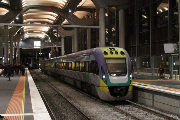 Original liveried VLocity 3VL21 awaits departure time from Southern Cross platform 15