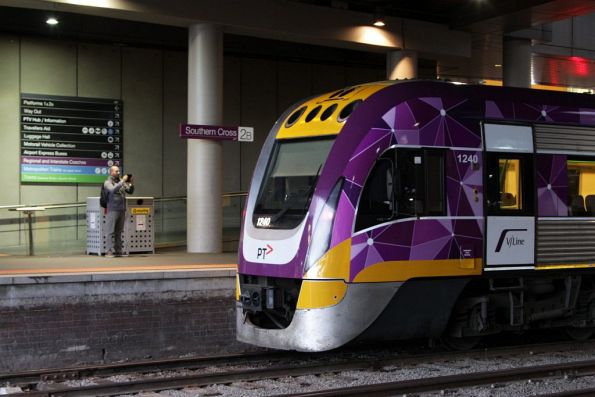 VLocity 3VL40 in the new PTV 'shard' livery