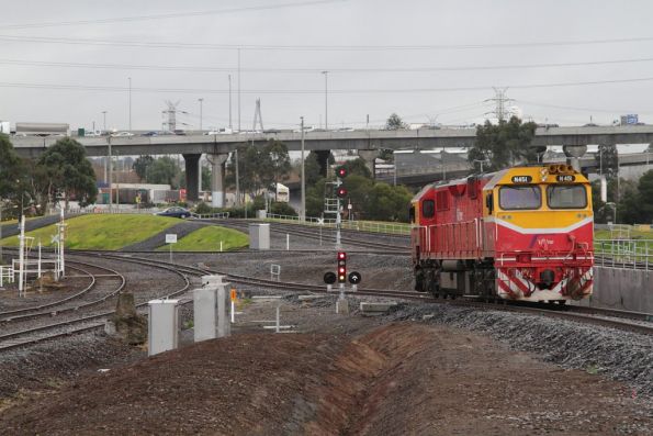 N451 bound for South Dynon heads along the new broad gauge lead from the North Melbourne flyover