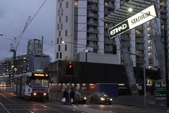 A2.286 arrives at final stop of route 24 - Etihad Stadium on La Trobe Street