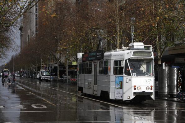 Z1.35 heads north at Swanston and Bourke Streets