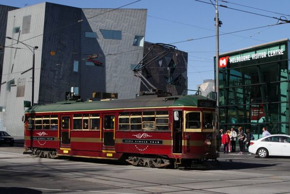 W6.981 westbound at Flinders and Swanston Street