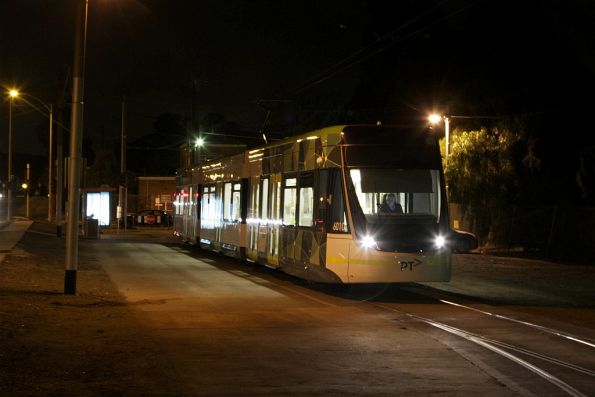 E.6010 departs the route 57 terminus at West Maribyrnong