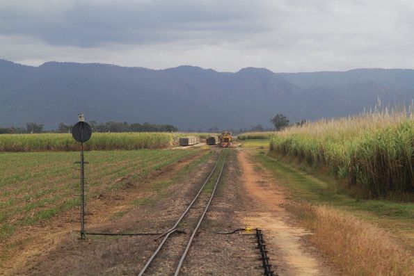 Cane train shunting loaded wagons at Helens Hill