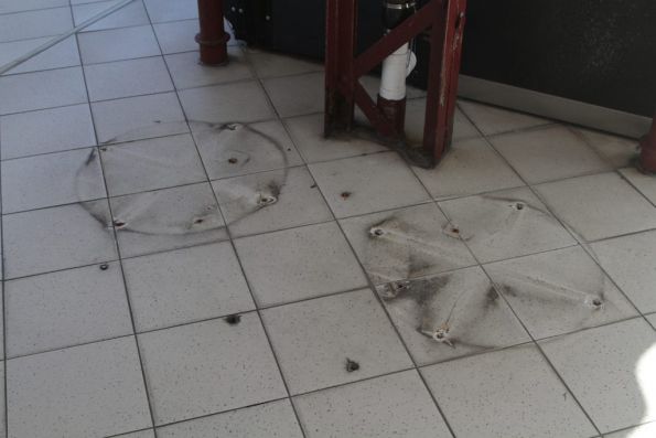 Rubbish and recycling bins removed from Flinders Street Station