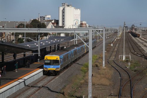 Alstom Comeng arrives into West Footscray with an up Sunbury line service