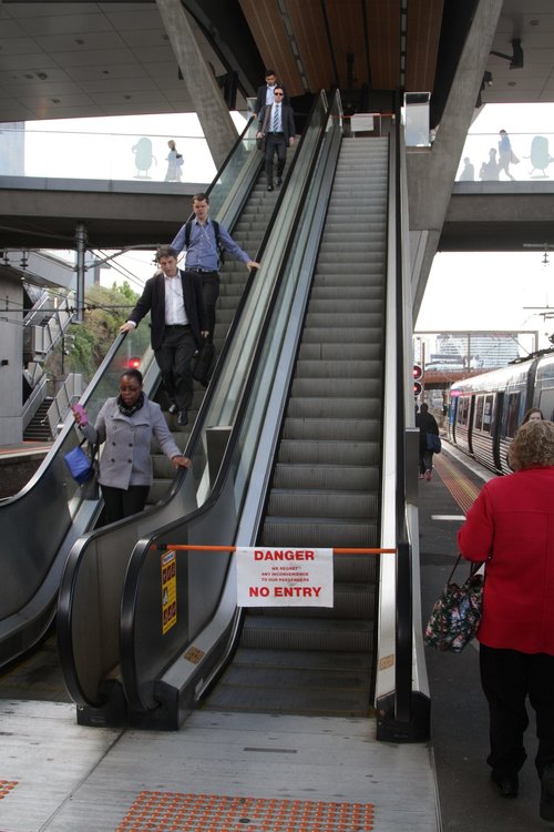 Escalator to platform 2/3 at North Melbourne is still out of service