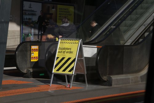 Escalator to platform 2/3 at North Melbourne is still out of service