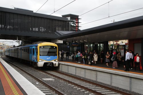 Siemens 747M arrives into Footscray with a City Loop bound service