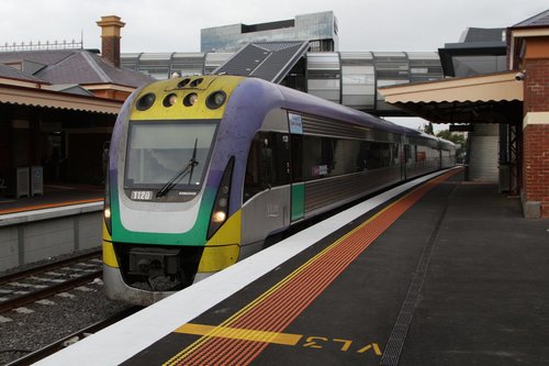 Citybound VLocity 3VL20 arrives at Footscray platform 3