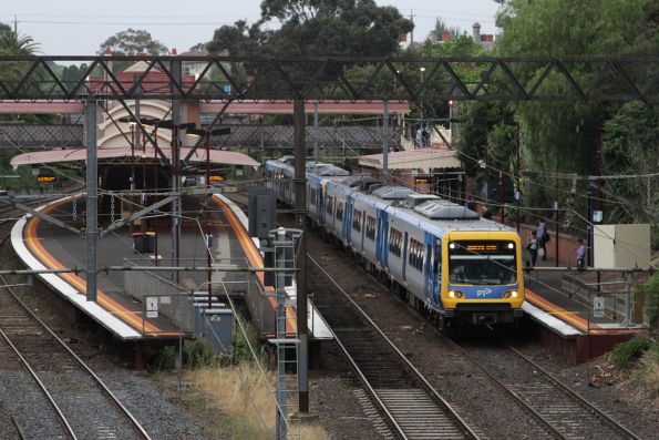 X'Trapolis 173M runs express through Hawksburn on an up Frankston service