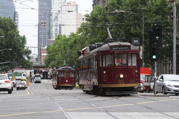 SW6.935 and SW6.964 lead the lunch run at the corner of Spencer and Collins Street