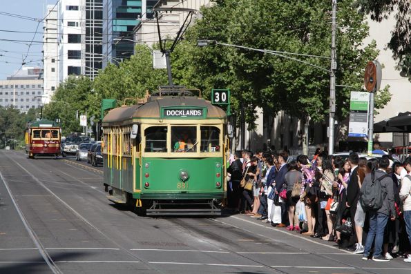 SW6.881 arrives to hoards of RMIT graduates at the corner of La Trobe and Swanston Street