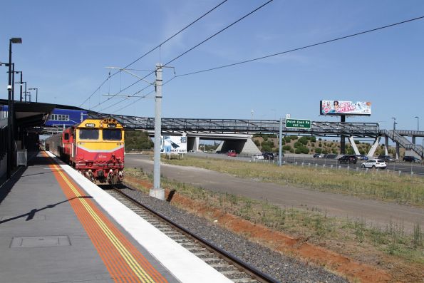 N462 leads a down Geelong service through Williams Landing