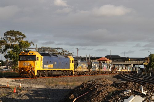 G531 departs Sunshine with an empty train from Brooklyn to Kilmore East