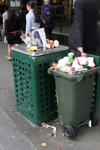 With no rubbish bins at City Loop station, the Melbourne City Council have started placing extra bins at the exits