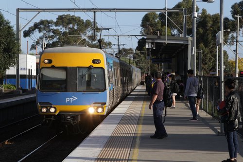 Alstom Comeng arrives into St Albans with an up service