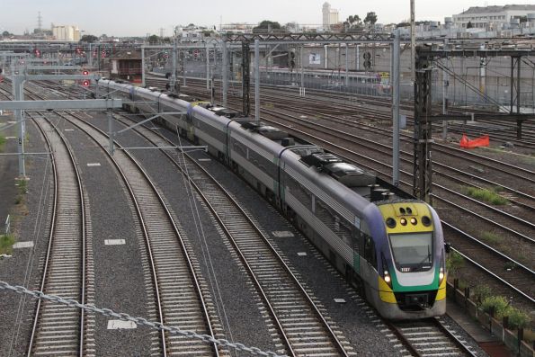 VLocity 3VL37 leads a 7 car VLocity consist into the RRL platforms at Southern Cross